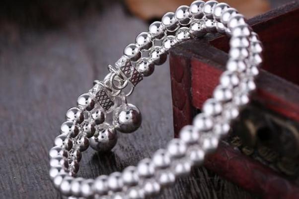 銀手鏈的價(jià)格大概是多少 銀手鏈?zhǔn)?99好還是925 銀手鏈的價(jià)格大概是多少 銀手鏈?zhǔn)?99好還是925