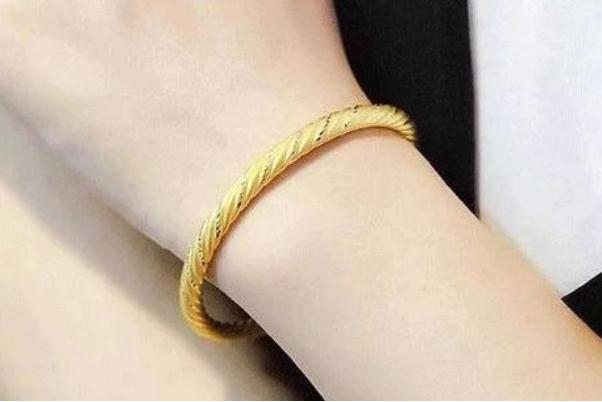 金手鐲怎么選擇合適的圈口 黃金手鐲選活口還是死口的好 金手鐲怎么選擇合適的圈口 黃金手鐲選活口還是死口的好