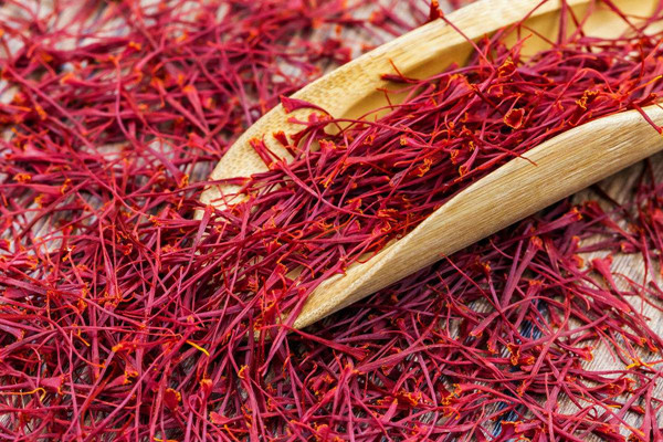 藏紅花泡水哪些人不能喝 藏紅花泡水可以加蜂蜜嗎 藏紅花泡水哪些人不能喝 藏紅花泡水可以加蜂蜜嗎