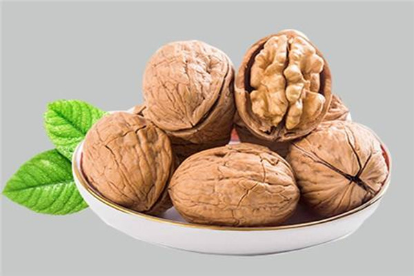 三只松鼠紙皮核桃好剝開嗎 三只松鼠紙皮核桃哪些人不能吃 三只松鼠紙皮核桃好剝開嗎 三只松鼠紙皮核桃哪些人不能吃