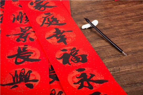 除夕什么時間貼春聯(lián) 除夕為什么要貼春聯(lián) 除夕什么時間貼春聯(lián) 除夕為什么要貼春聯(lián)