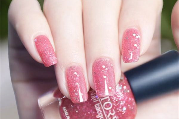 指甲油怎么才能快速干 指甲油要不要照燈 指甲油怎么才能快速干 指甲油要不要照燈