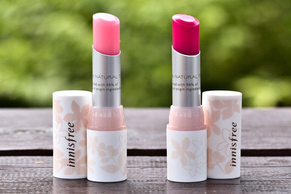 潤(rùn)唇膏是否要卸妝 潤(rùn)唇膏可以用來卸妝嗎 潤(rùn)唇膏是否要卸妝 潤(rùn)唇膏可以用來卸妝嗎