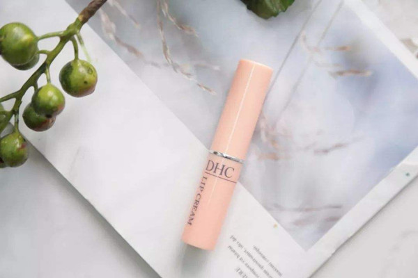 潤唇膏孕婦能不能用 潤唇膏能用做眼霜嗎 潤唇膏孕婦能不能用 潤唇膏能用做眼霜嗎