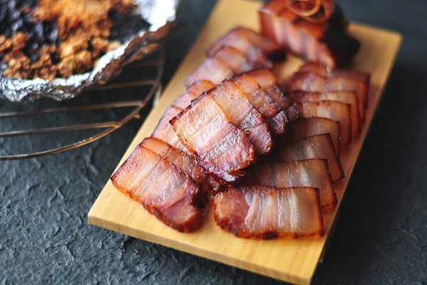 臘肉是要煮熟了再炒嗎 臘肉應該怎么清洗 臘肉是要煮熟了再炒嗎 臘肉應該怎么清洗