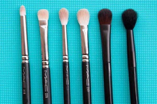 眼影刷是動物毛好還是人造纖維好 新買的眼影刷要洗了再用嗎 眼影刷是動物毛好還是人造纖維好 新買的眼影刷要洗了再用嗎