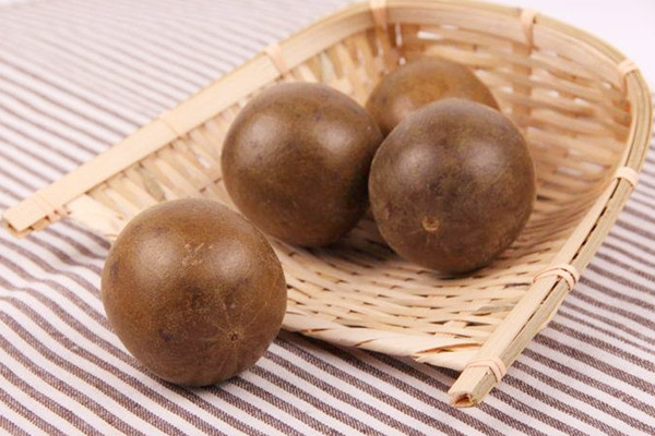 羅漢果泡水喝能降血糖嗎 羅漢果泡水糖尿病人喝有什么好處 羅漢果泡水喝能降血糖嗎 羅漢果泡水糖尿病人喝有什么好處