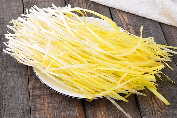 韭黃和蒜黃一樣嗎 韭黃和蒜黃哪個(gè)好吃 韭黃和蒜黃一樣嗎 韭黃和蒜黃哪個(gè)好吃