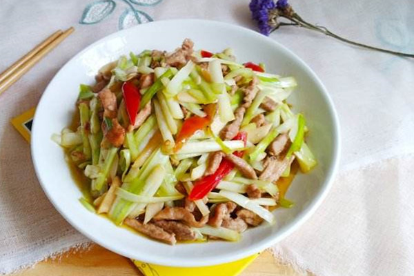 韭黃會引起腸胃不適嗎 韭黃會脹氣嗎 韭黃會引起腸胃不適嗎 韭黃會脹氣嗎