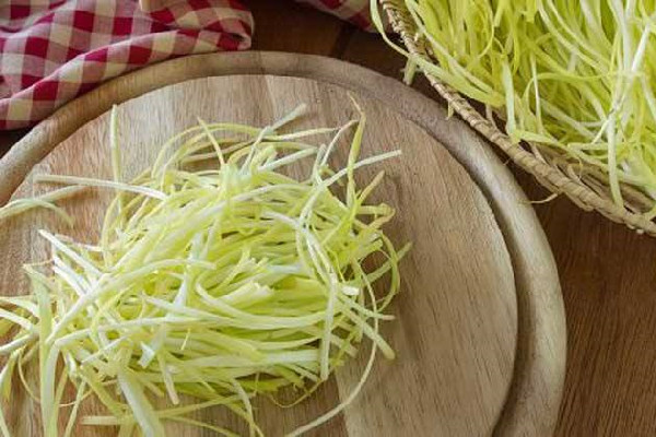 韭黃變青了還能吃嗎 韭黃是黃的好還是綠的好 韭黃變青了還能吃嗎 韭黃是黃的好還是綠的好