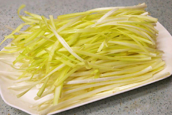 韭黃是韭菜嗎 韭黃是什么 韭黃是韭菜嗎 韭黃是什么