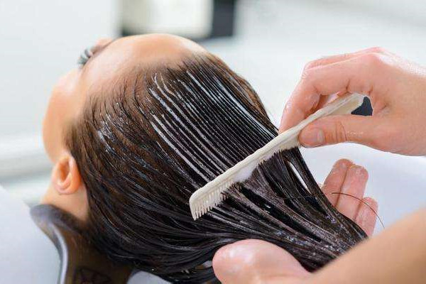 焗油會(huì)導(dǎo)致掉頭發(fā)嗎 焗油對(duì)頭發(fā)傷害大嗎 焗油會(huì)導(dǎo)致掉頭發(fā)嗎 焗油對(duì)頭發(fā)傷害大嗎