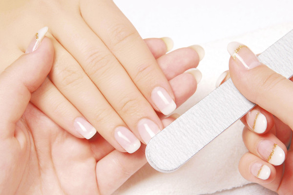 美甲一次要多久 美甲會自己脫落嗎 美甲一次要多久 美甲會自己脫落嗎