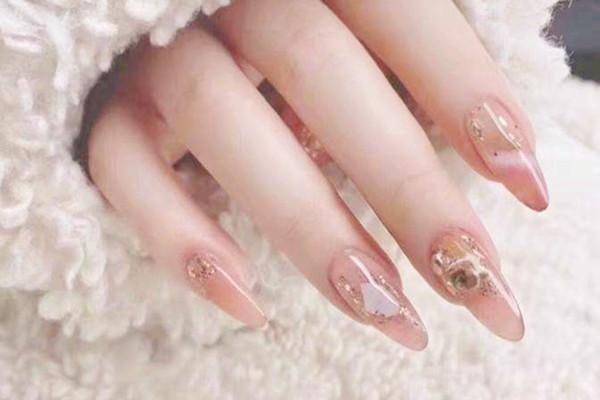 美甲一次要多久 美甲會自己脫落嗎 美甲一次要多久 美甲會自己脫落嗎