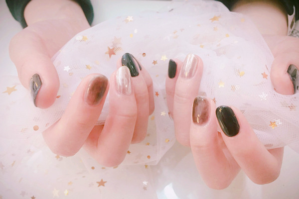 美甲能用酒精卸嗎 美甲能用卸妝水卸嗎 美甲能用酒精卸嗎 美甲能用卸妝水卸嗎