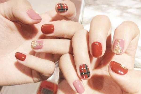 美甲做完總是翹邊是怎么了 美甲翹邊了怎么補(bǔ)救 美甲做完總是翹邊是怎么了 美甲翹邊了怎么補(bǔ)救