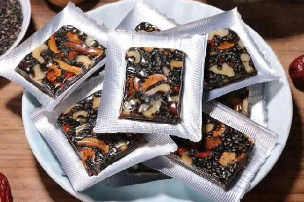 桃花姬阿膠糕適合老人吃嗎 桃花姬阿膠糕可以補(bǔ)氣血嗎 桃花姬阿膠糕適合老人吃嗎 桃花姬阿膠糕可以補(bǔ)氣血嗎