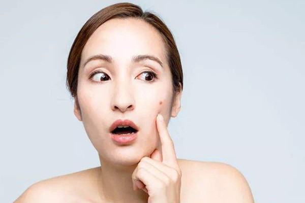 痘痘擠了之后能用酒精消毒嗎 痘痘擠了之后能用蘆薈膠嗎 痘痘擠了之后能用酒精消毒嗎 痘痘擠了之后能用蘆薈膠嗎