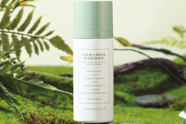 定妝噴霧是在粉底液后用嗎 定妝噴霧能噴在粉底液上嗎 定妝噴霧是在粉底液后用嗎 定妝噴霧能噴在粉底液上嗎