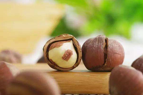 榛子吃生的好還是熟的好 榛子吃多了容易上火嗎 榛子吃生的好還是熟的好 榛子吃多了容易上火嗎