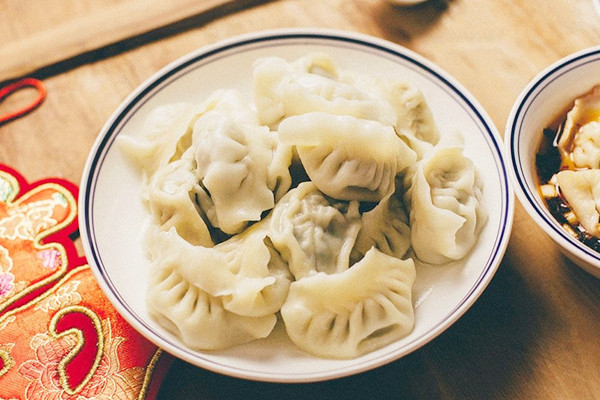 大年初一要穿新衣服嗎 大年初一要吃餃子嗎 大年初一要穿新衣服嗎 大年初一要吃餃子嗎