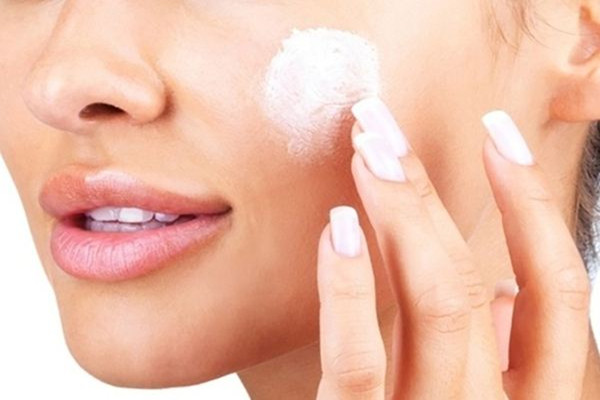 去角質(zhì)能不能美白 去角質(zhì)能去黑頭嗎 去角質(zhì)能不能美白 去角質(zhì)能去黑頭嗎