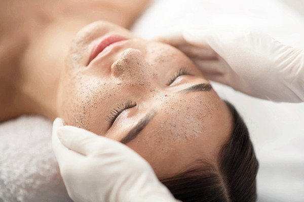 去角質(zhì)能收縮毛孔么 去角質(zhì)對(duì)粉刺有效果嗎 去角質(zhì)能收縮毛孔么 去角質(zhì)對(duì)粉刺有效果嗎