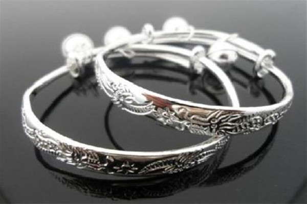 銀飾真的能排毒嗎 銀飾對身體有什么好處 銀飾真的能排毒嗎 銀飾對身體有什么好處