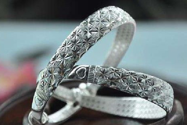 銀飾真的能排毒嗎 銀飾對身體有什么好處 銀飾真的能排毒嗎 銀飾對身體有什么好處