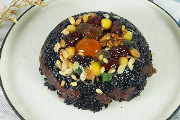 八寶飯是甜的還是咸的 八寶飯適合過年吃嗎 八寶飯是甜的還是咸的 八寶飯適合過年吃嗎