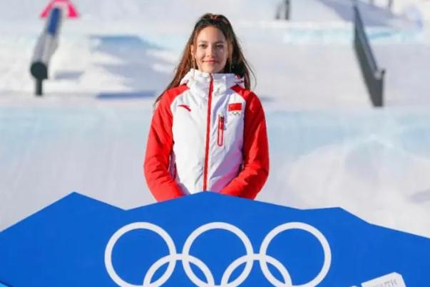 谷愛凌身穿金龍雪服出場 谷愛凌是中國人嗎 谷愛凌身穿金龍雪服出場 谷愛凌是中國人嗎