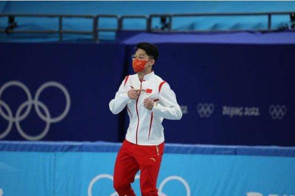 任子威領(lǐng)獎臺上手指國旗太戳了 短道速滑有多危險 任子威領(lǐng)獎臺上手指國旗太戳了 短道速滑有多危險