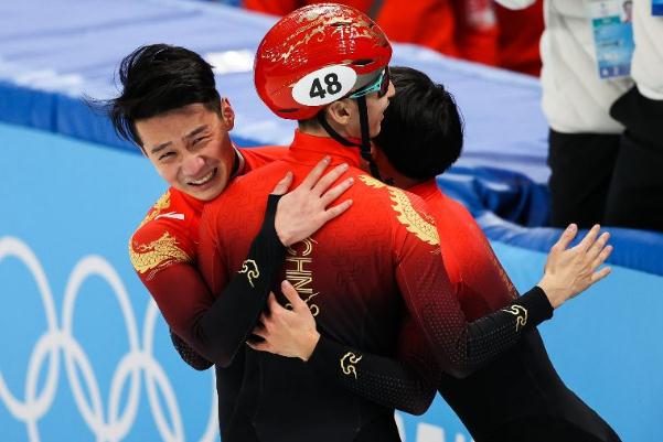 任子威領(lǐng)獎臺上手指國旗太戳了 短道速滑有多危險 任子威領(lǐng)獎臺上手指國旗太戳了 短道速滑有多危險