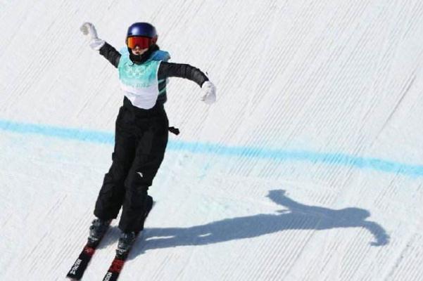 谷愛凌身穿金龍雪服出場 谷愛凌是中國人嗎 谷愛凌身穿金龍雪服出場 谷愛凌是中國人嗎