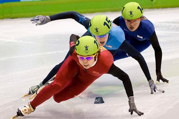 看短道速滑太需要強心臟了 短道速滑對運動員的力量素質(zhì)要求 看短道速滑太需要強心臟了 短道速滑對運動員的力量素質(zhì)要求