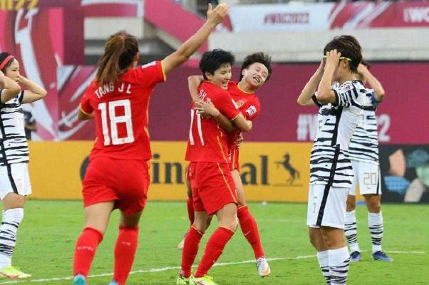 “退錢哥”唱鏗鏘玫瑰祝女足奪冠 中國女足隊員月薪真的只有幾千 “退錢哥”唱鏗鏘玫瑰祝女足奪冠 中國女足隊員月薪真的只有幾千