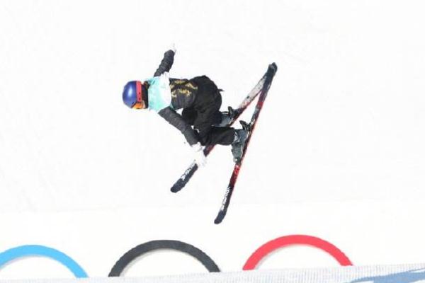 谷愛凌身穿金龍雪服出場 谷愛凌是中國人嗎 谷愛凌身穿金龍雪服出場 谷愛凌是中國人嗎