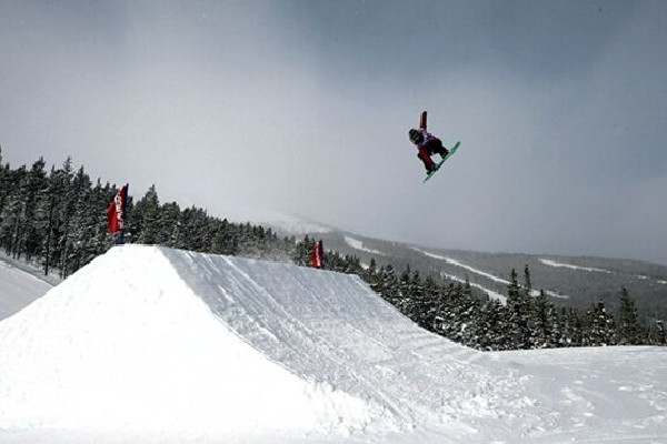 谷愛凌咬住金牌慶祝勝利 大跳臺滑雪規(guī)則
