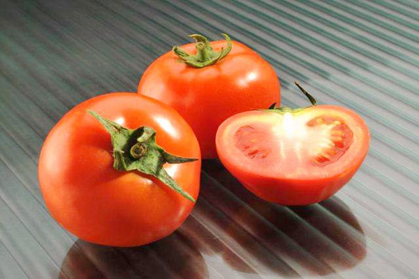 西紅柿的熱量是多少大卡 西紅柿?xí)粫L胖