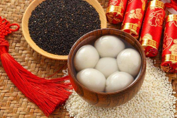 元宵節(jié)是傳統(tǒng)的情人節(jié)嗎 元宵節(jié)要吃什么傳統(tǒng)食物 元宵節(jié)是傳統(tǒng)的情人節(jié)嗎 元宵節(jié)要吃什么傳統(tǒng)食物