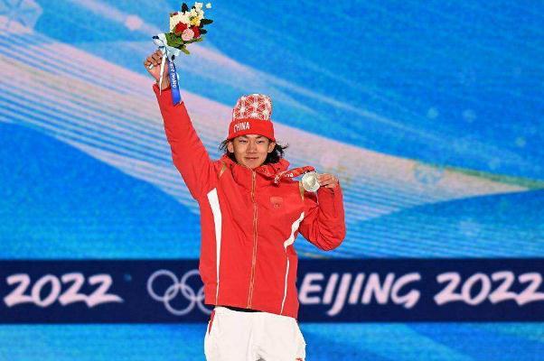 蘇翊鳴比賽裁判長:給冠軍分打高了 單板滑雪大跳臺(tái)比賽規(guī)則 蘇翊鳴比賽裁判長:給冠軍分打高了 單板滑雪大跳臺(tái)比賽規(guī)則