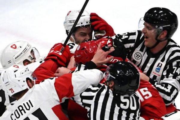 俄羅斯瑞士冰球場干架裁判遭誤傷 冰球比賽可以打架嗎 俄羅斯瑞士冰球場干架裁判遭誤傷 冰球比賽可以打架嗎