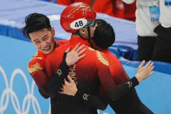 永遠(yuǎn)可以相信團(tuán)結(jié)一心的中國(guó)隊(duì) 冬奧會(huì)的雪是真的嗎 永遠(yuǎn)可以相信團(tuán)結(jié)一心的中國(guó)隊(duì) 冬奧會(huì)的雪是真的嗎