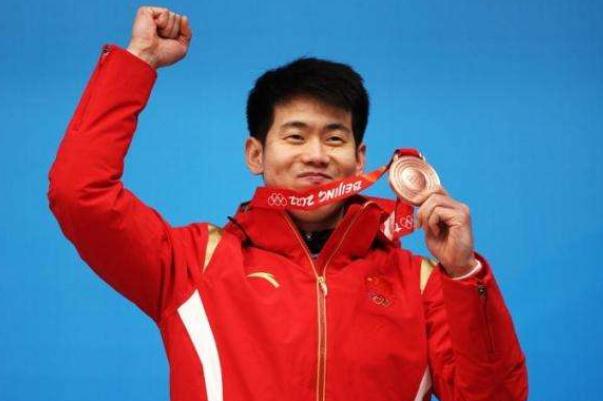 閆文港領(lǐng)獎(jiǎng)時(shí)反復(fù)確認(rèn)國旗是正面的 鋼架雪車最高時(shí)速多少 閆文港領(lǐng)獎(jiǎng)時(shí)反復(fù)確認(rèn)國旗是正面的 鋼架雪車最高時(shí)速多少