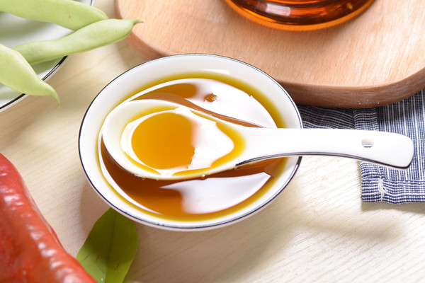 花生油能長(zhǎng)期食用嗎 花生油和玉米油哪個(gè)好 花生油能長(zhǎng)期食用嗎 花生油和玉米油哪個(gè)好