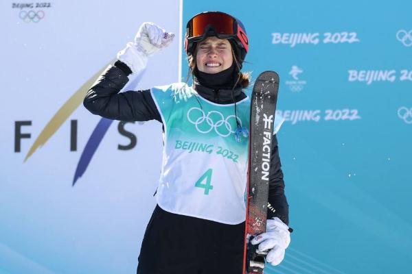 谷愛(ài)凌蘇翊鳴再登場(chǎng)徐夢(mèng)桃沖金 滑雪穿什么衣服合適