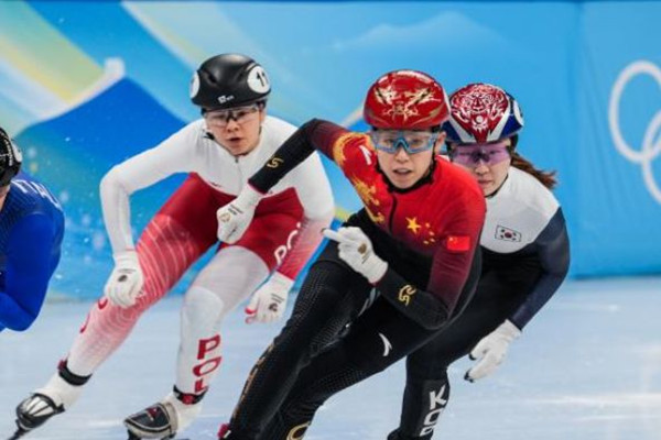 范可新說親吻冰面是為了感謝 短道速滑運(yùn)動(dòng)員為什么用手摸地 范可新說親吻冰面是為了感謝 短道速滑運(yùn)動(dòng)員為什么用手摸地