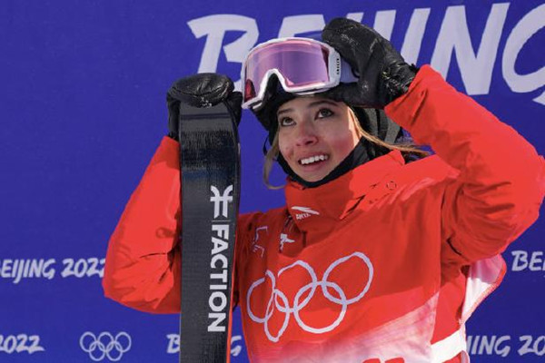 谷愛(ài)凌第三跳86.23分獲得銀牌 滑雪會(huì)不會(huì)曬黑 谷愛(ài)凌第三跳86.23分獲得銀牌 滑雪會(huì)不會(huì)曬黑