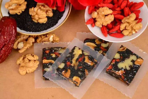 固元膏和阿膠糕啥區(qū)別 固元膏是什么做的 固元膏和阿膠糕啥區(qū)別 固元膏是什么做的