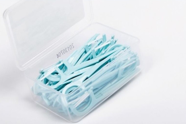 牙線會導致牙縫變大嗎 牙線會導致牙齒松動嗎 牙線會導致牙縫變大嗎 牙線會導致牙齒松動嗎